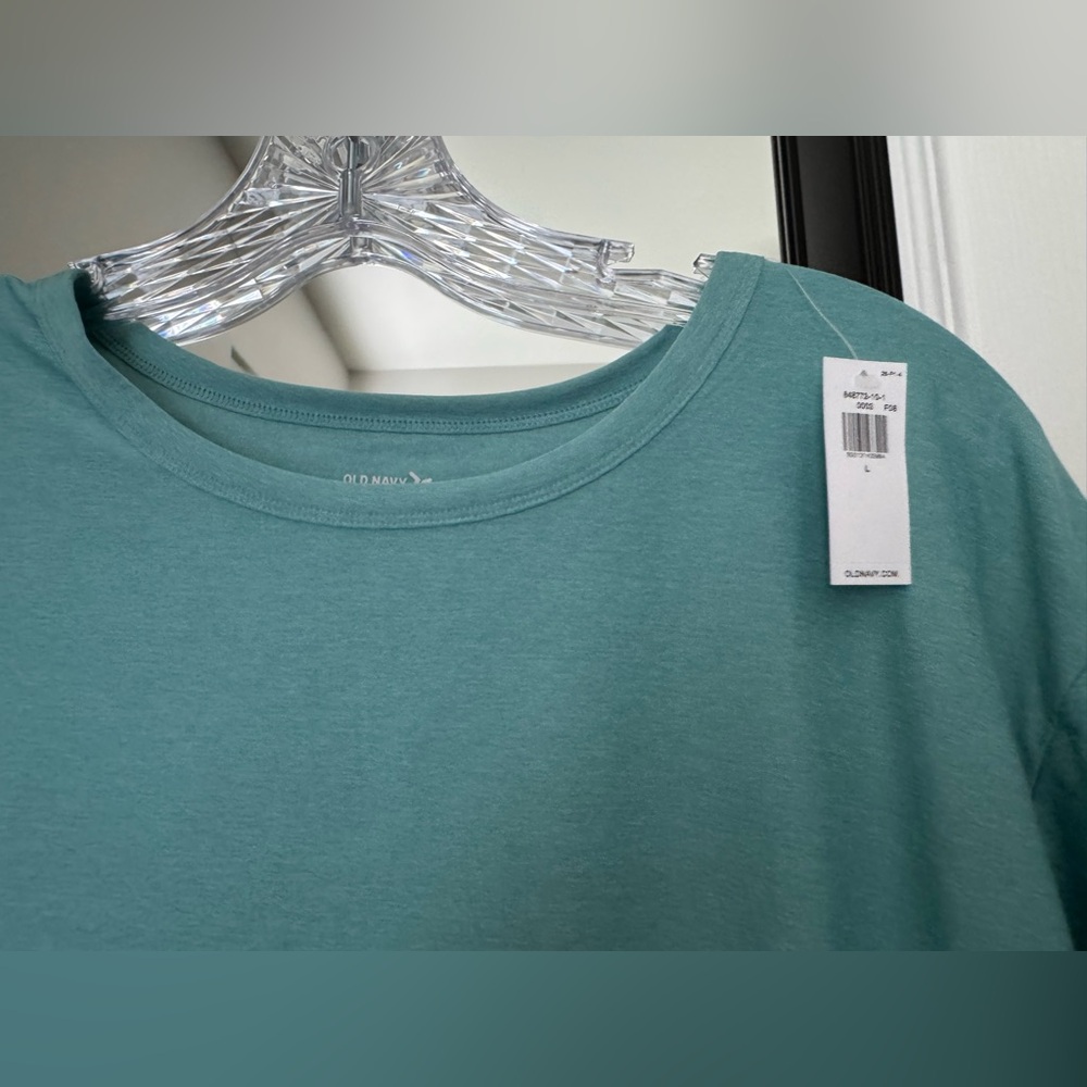 NWT Old Navy Cloud Motion T-Shirt - Picture 2 of 6